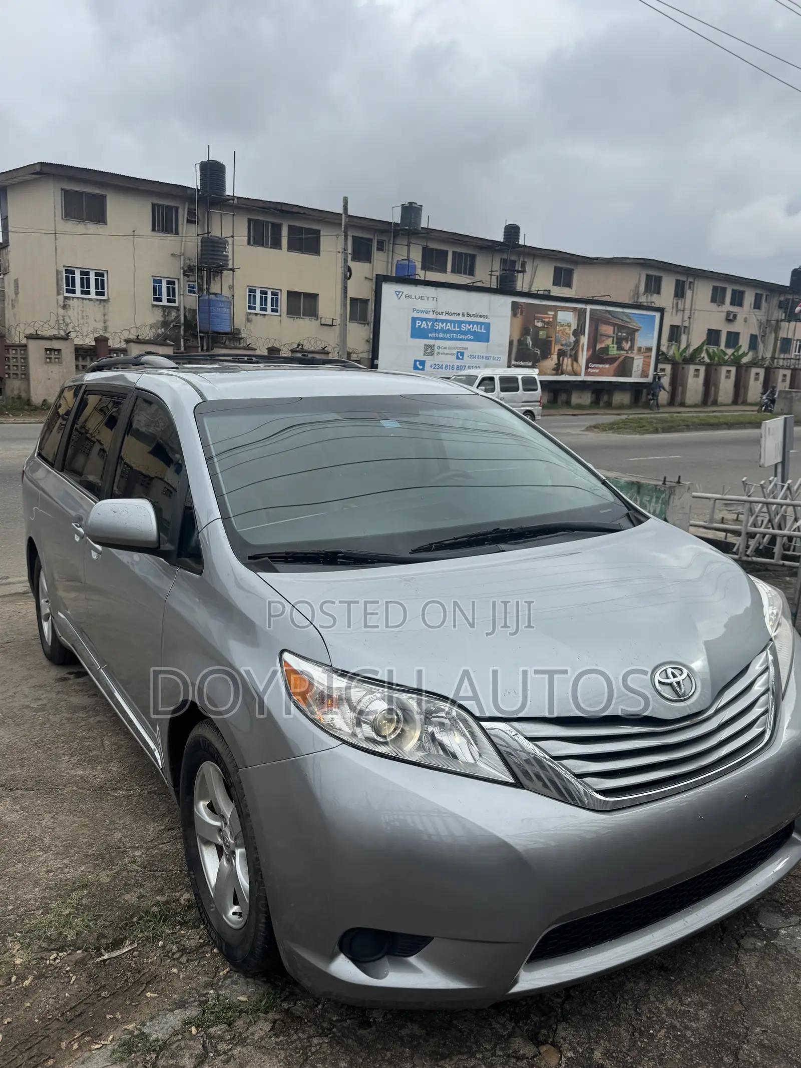 Toyota Sienna LE 8 Passenger (3.5L 6cyl 8A) 2017 Silver
