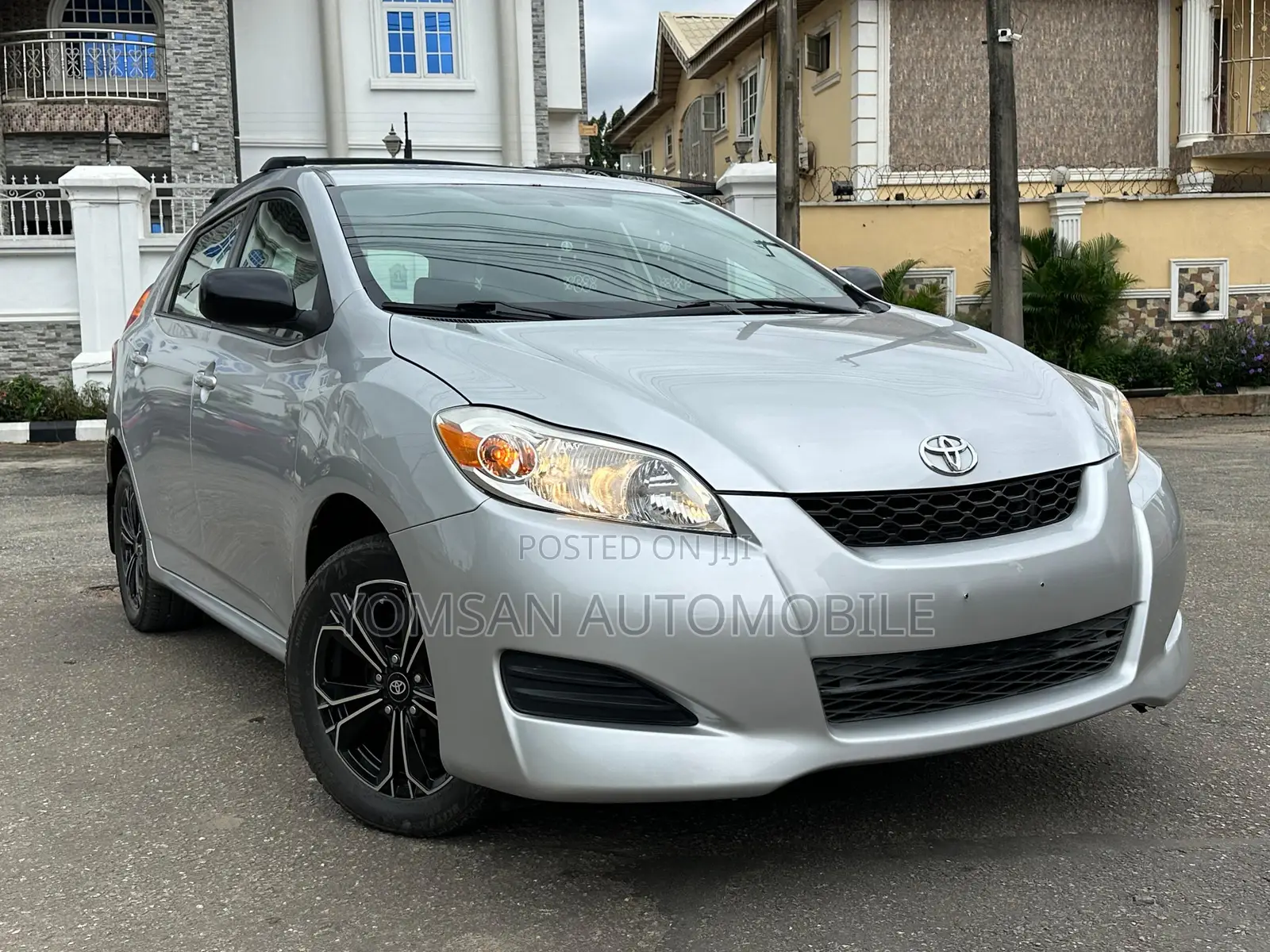 Toyota Matrix XRS Hatchback FWD (2.4L 4cyl 5A) 2010 Silver