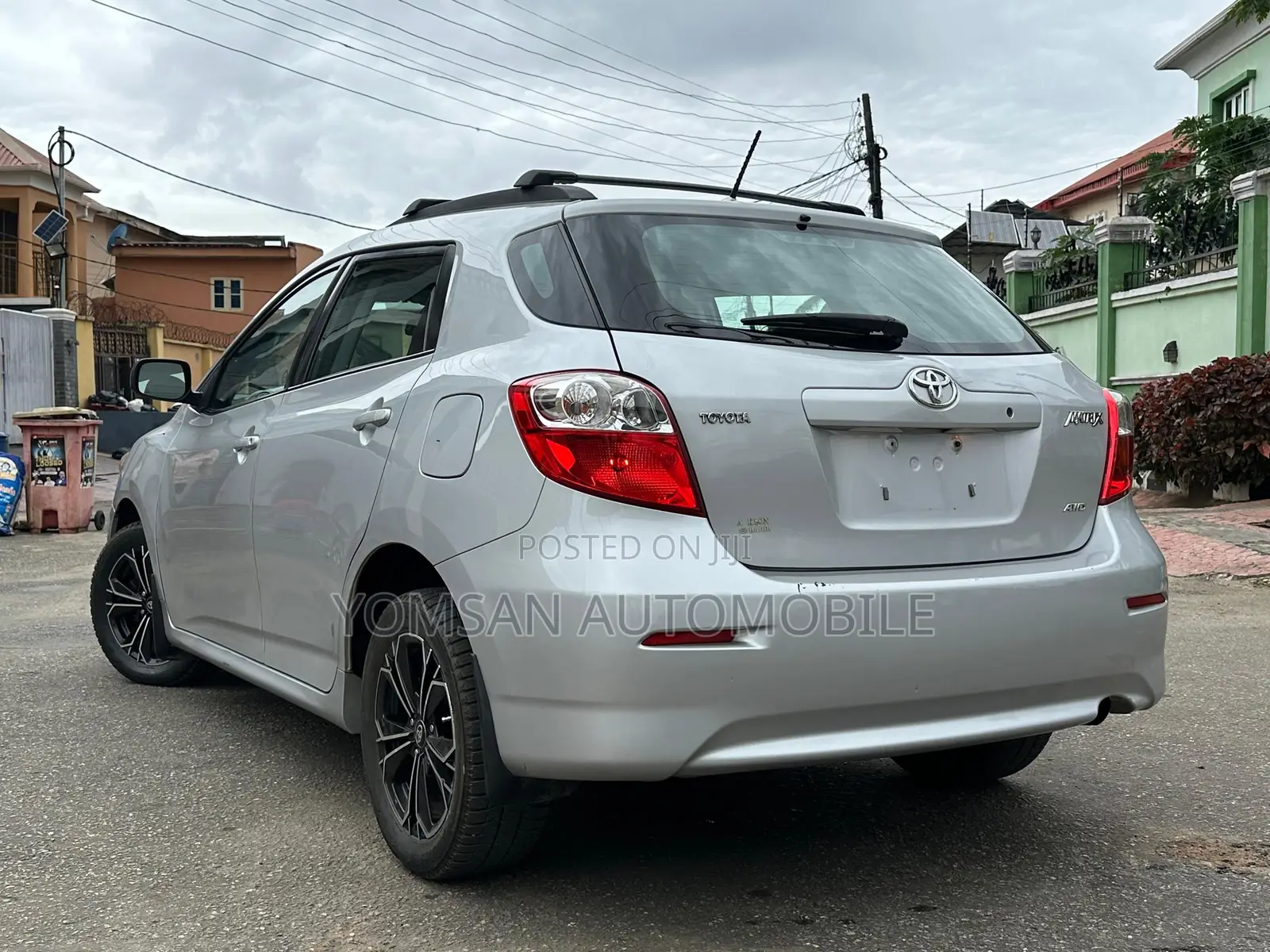 Toyota Matrix XRS Hatchback FWD (2.4L 4cyl 5A) 2010 Silver