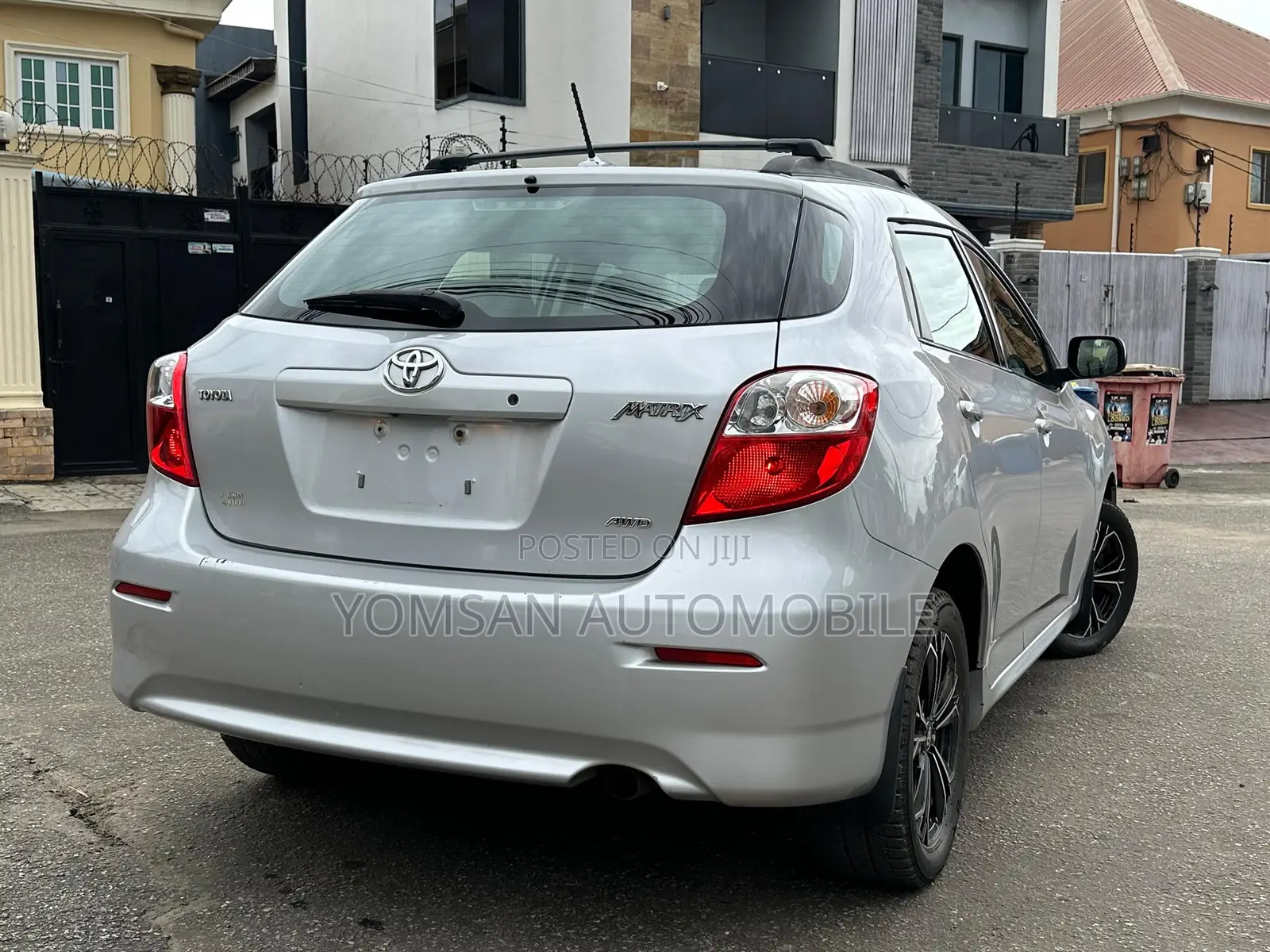 Toyota Matrix XRS Hatchback FWD (2.4L 4cyl 5A) 2010 Silver