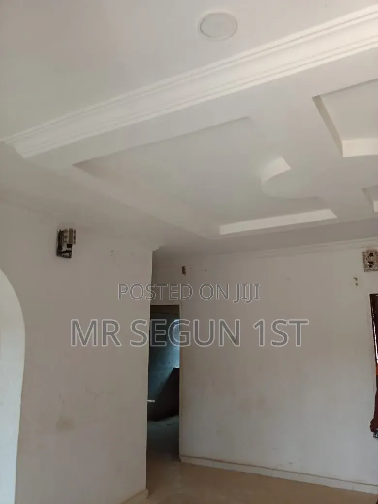 3bdrm Block of Flats in Adebomi Estate, Akala Express for rent