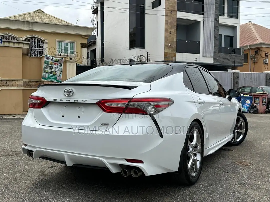 Toyota Camry XSE FWD (2.5L 4cyl 8AM) 2018 White