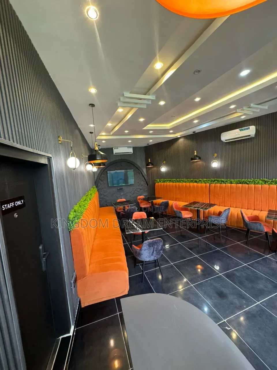 Lounge Pitch/ Dinning Magodo 1 Lagos