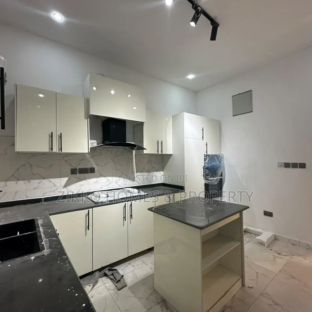 4bdrm Townhouse/Terrace in Ajah, Abraham Adesanya Estate for sale