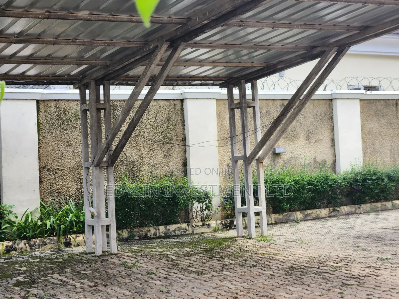 3bdrm Bungalow in Inside An Estate, Galadimawa for sale