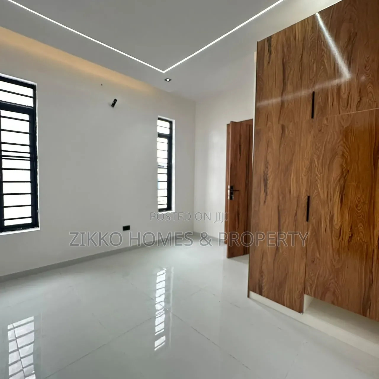 5bdrm Duplex in Sangotedo for sale