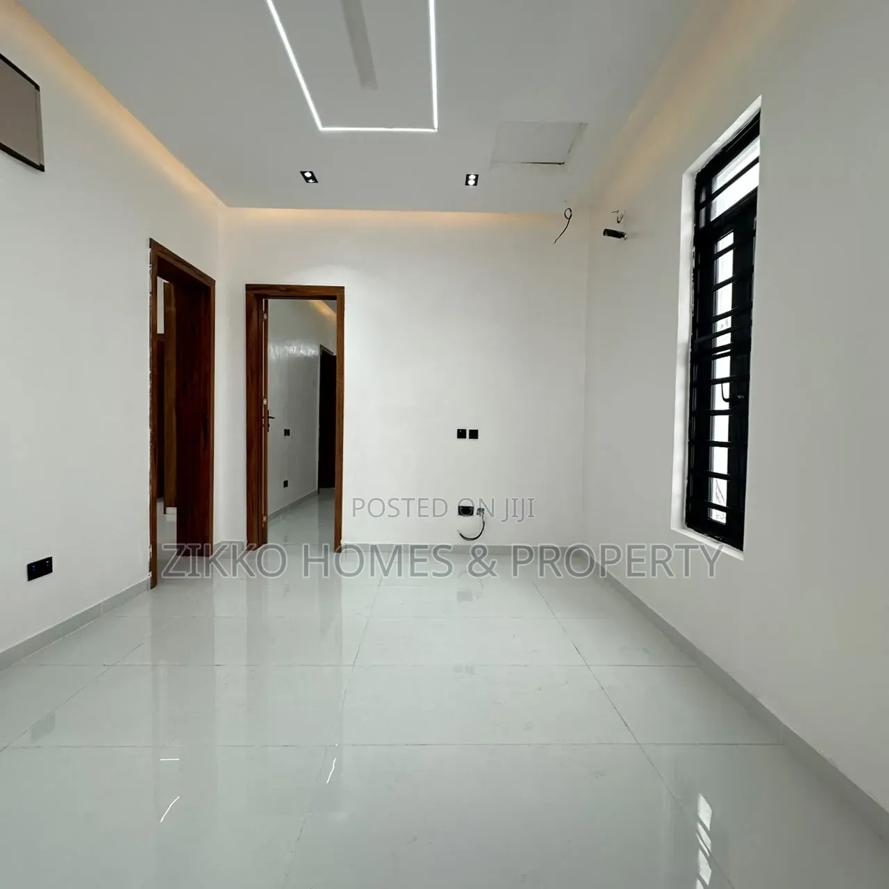 5bdrm Duplex in Sangotedo for sale