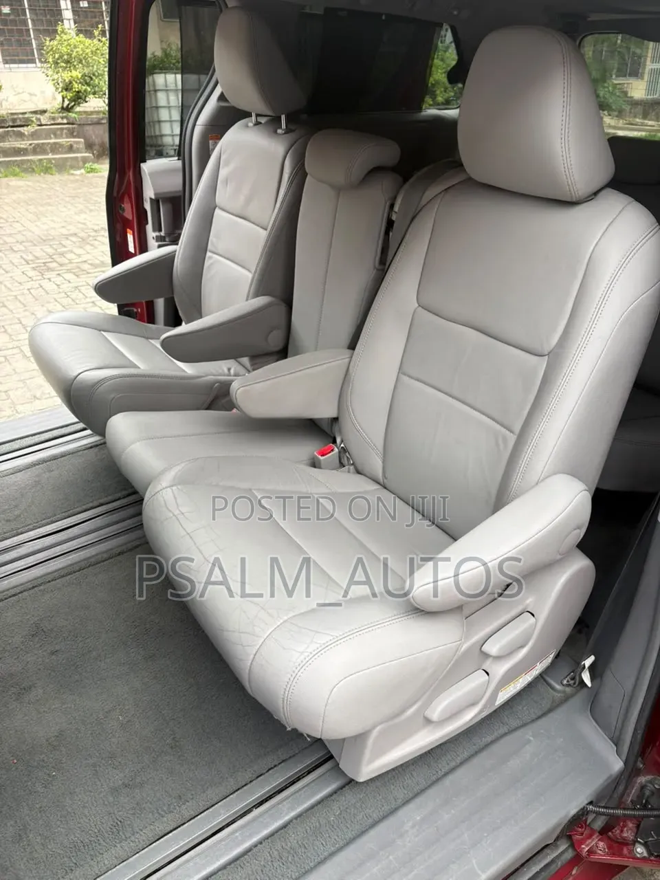 Toyota Sienna 2016 Red