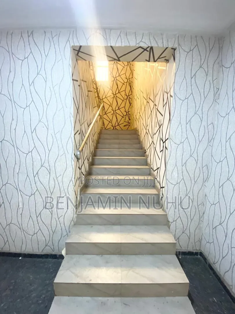 4bdrm Duplex in In A Secure Estate, Lekki Phase 1 for rent