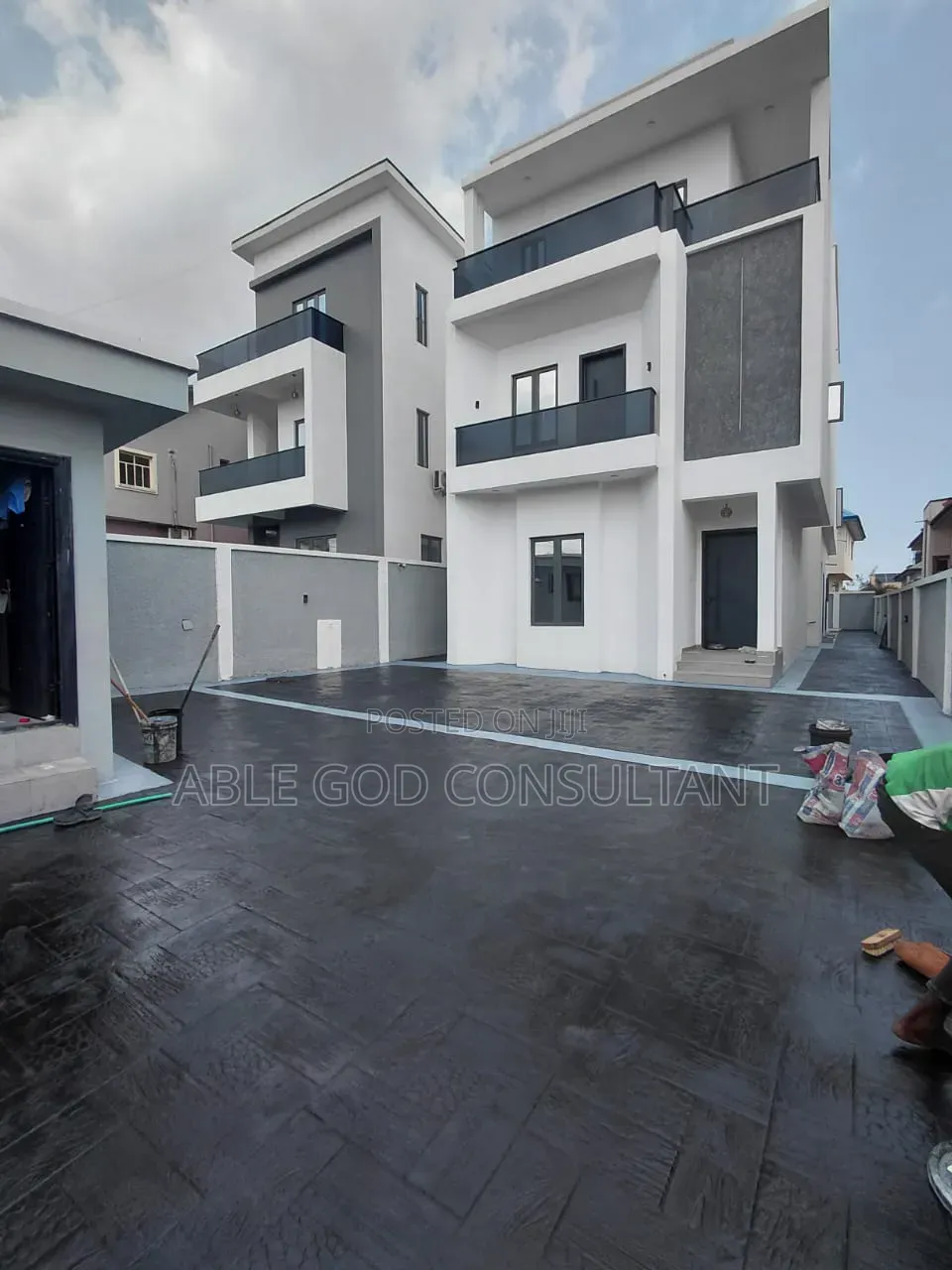 Furnished 7bdrm Duplex in Magodo Phase 2 for sale