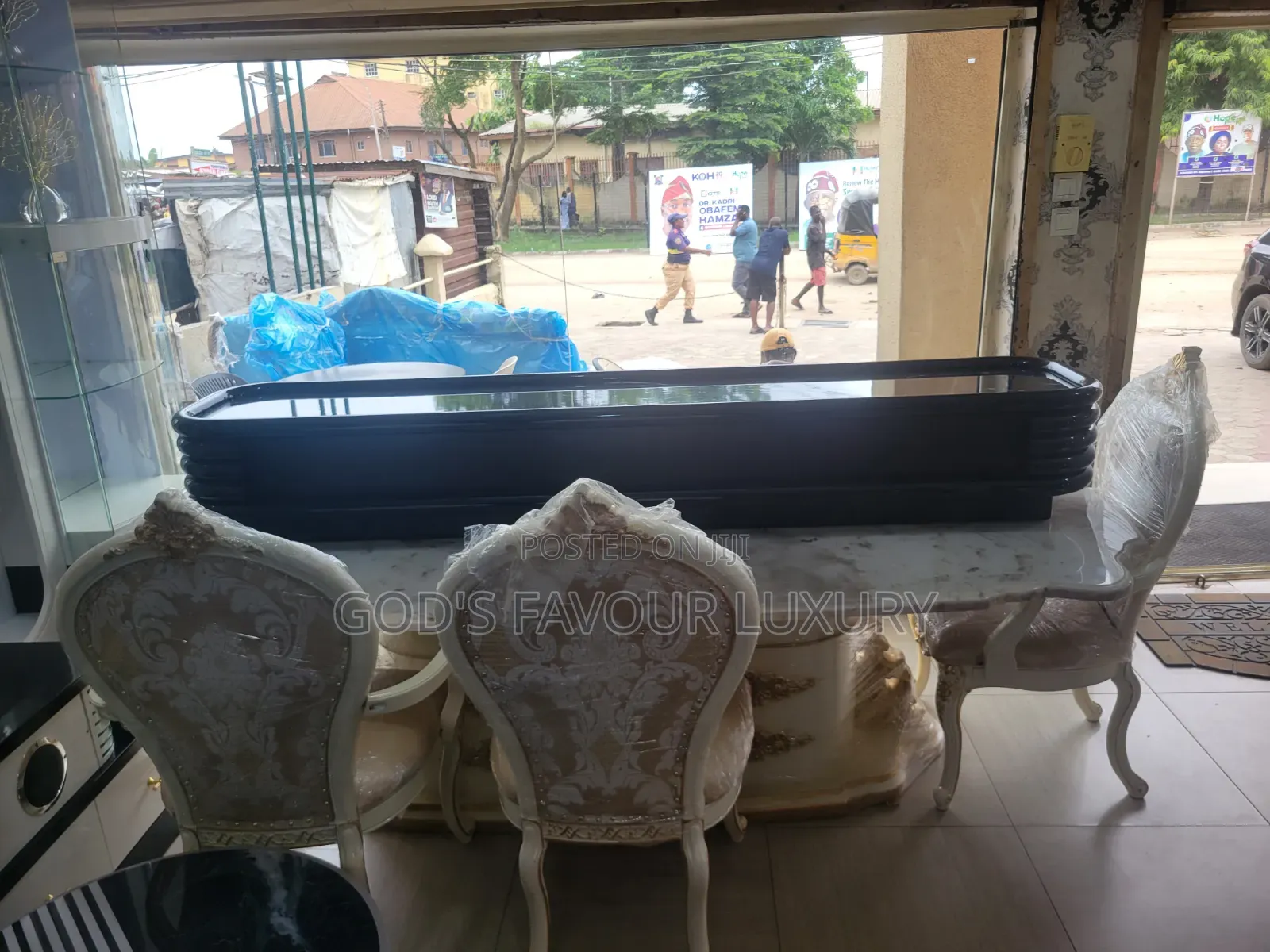 Classic Loyal Dining Table and Chairs