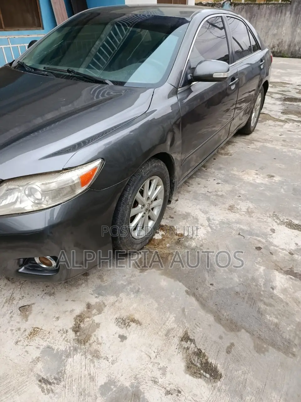 Toyota Camry XLE 4dr Sedan (2.5L 4cyl 6A) 2011 Gray
