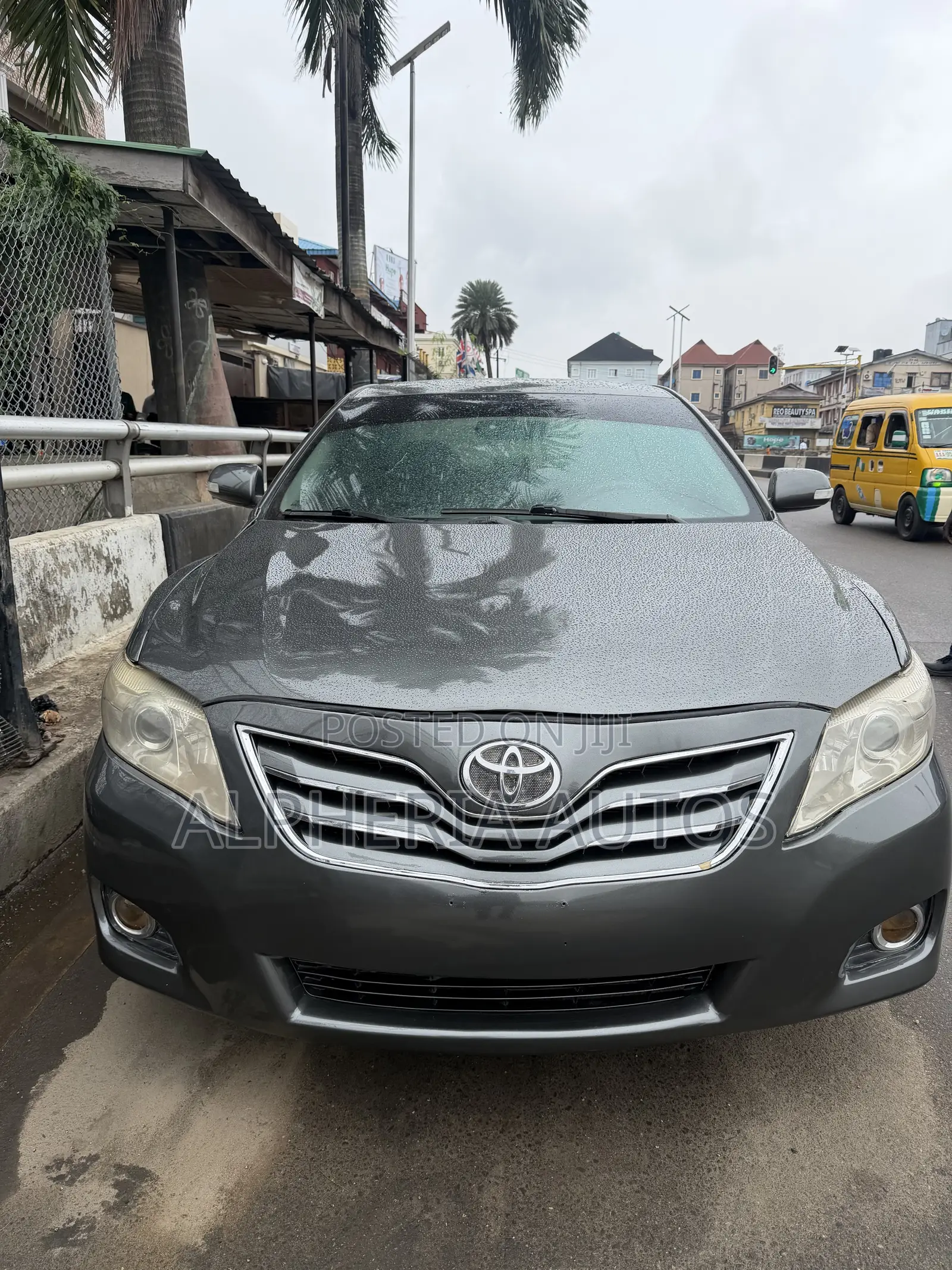 Toyota Camry XLE 4dr Sedan (2.5L 4cyl 6A) 2011 Gray