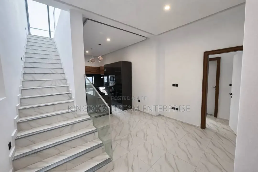 4bdrm Duplex in Ikate Lekki Lagos for rent