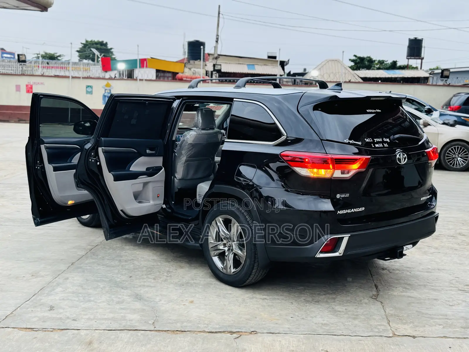 Toyota Highlander Limited Platinum 4x2 V6 (3.5L 6cyl 8A) 2017 Black