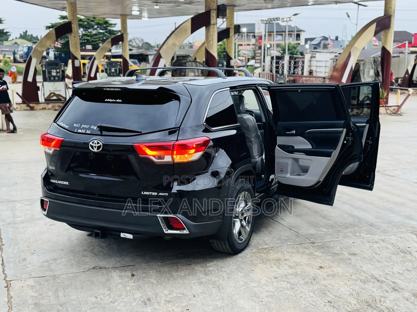 Toyota Highlander Limited Platinum 4x2 V6 (3.5L 6cyl 8A) 2017 Black