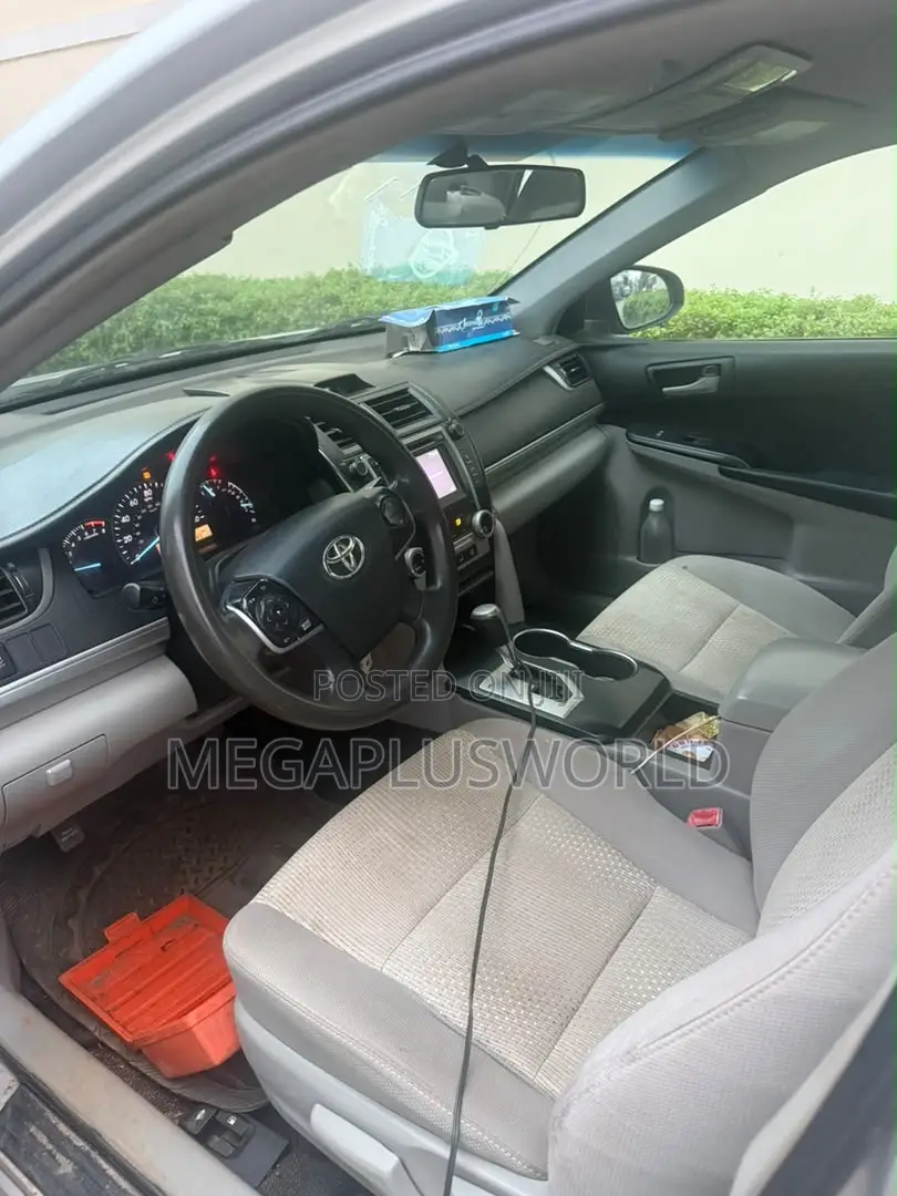 Toyota Camry LE 4dr Sedan (2.5L 4cyl 6A) 2014 Silver