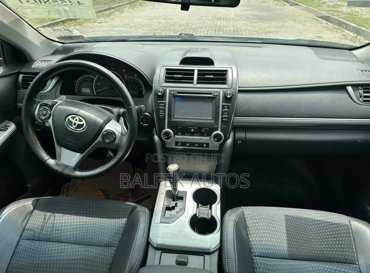 Toyota Camry SE V6 4dr Sedan (3.5L 6cyl 6A) 2012 Black