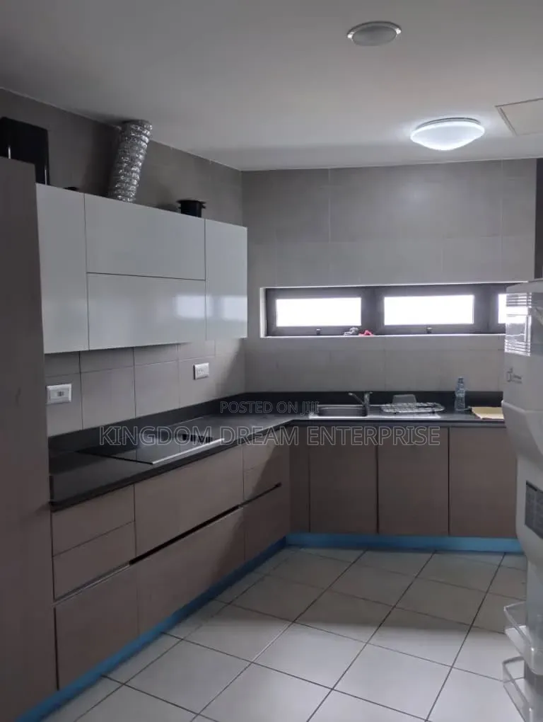 4bdrm Apartment in Victoria Island, Kofo Abayomi for sale