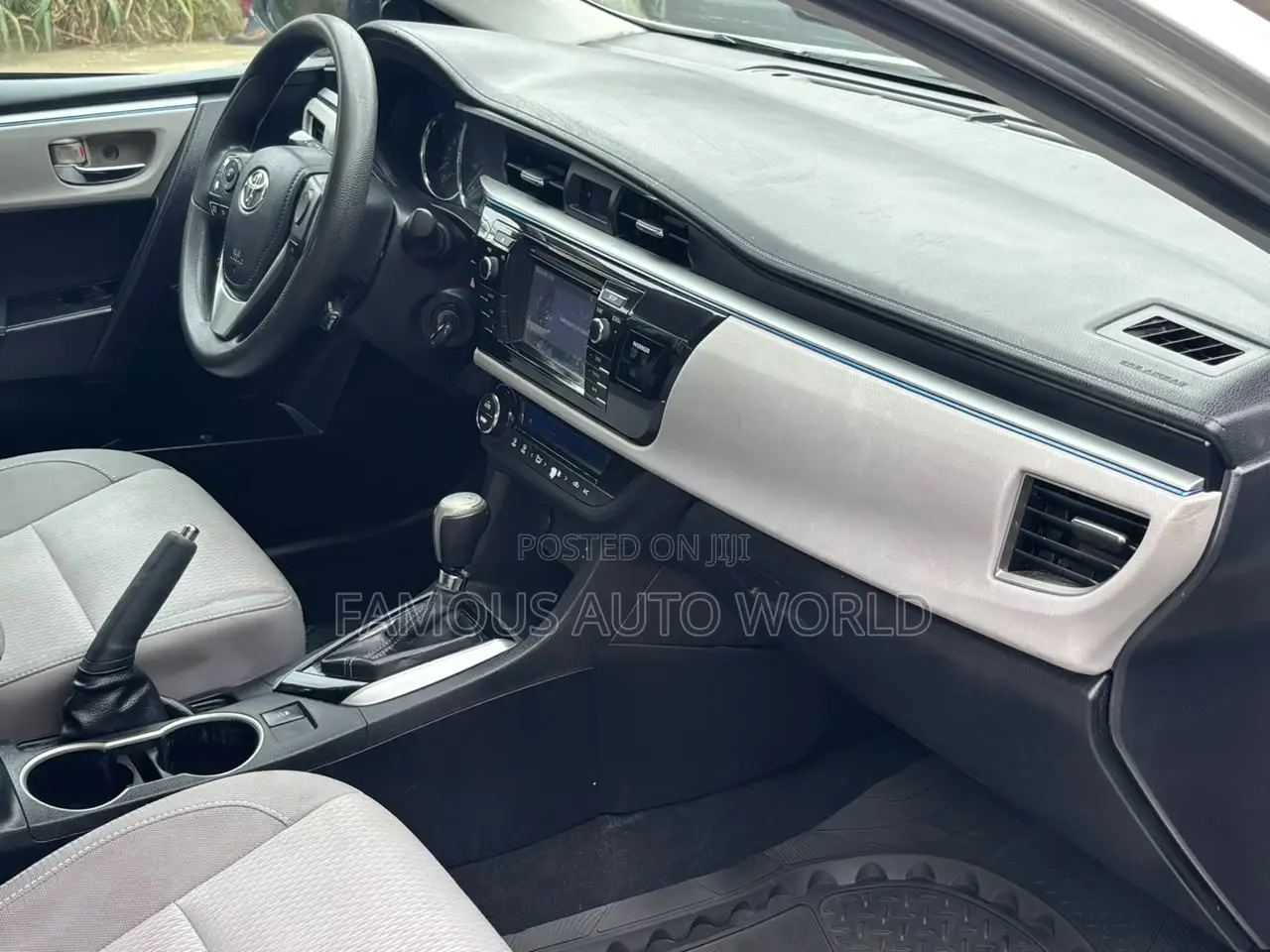 Toyota Corolla LE Eco Premium 4dr Sedan (1.8L 4cyl CVT) 2015 Silver