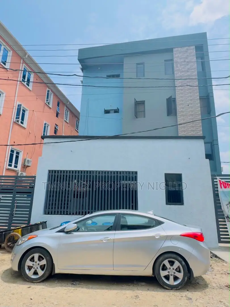 2bdrm Apartment in Surulere for sale