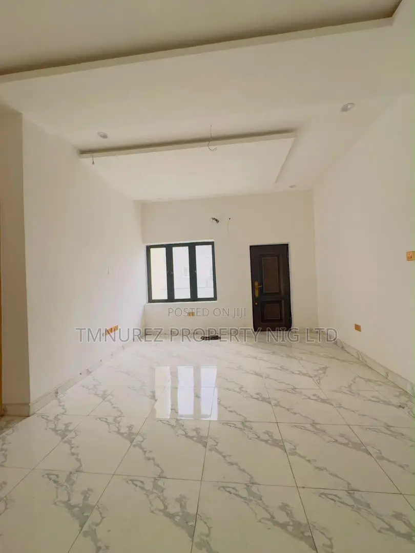 2bdrm Apartment in Surulere for sale