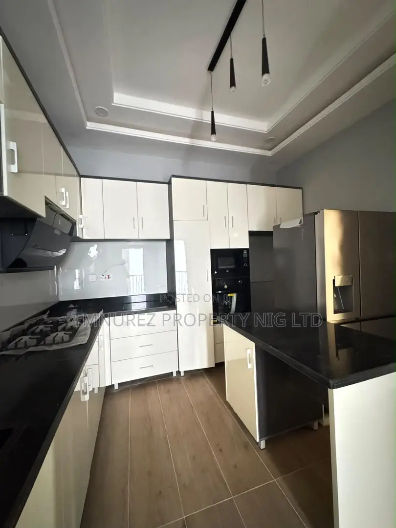 4bdrm Duplex in Ikeja for sale