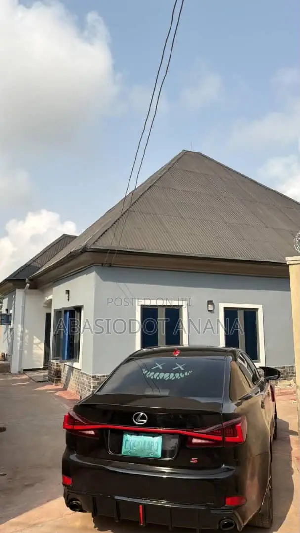 3bdrm Bungalow in Shelter Afrique, Uyo for sale