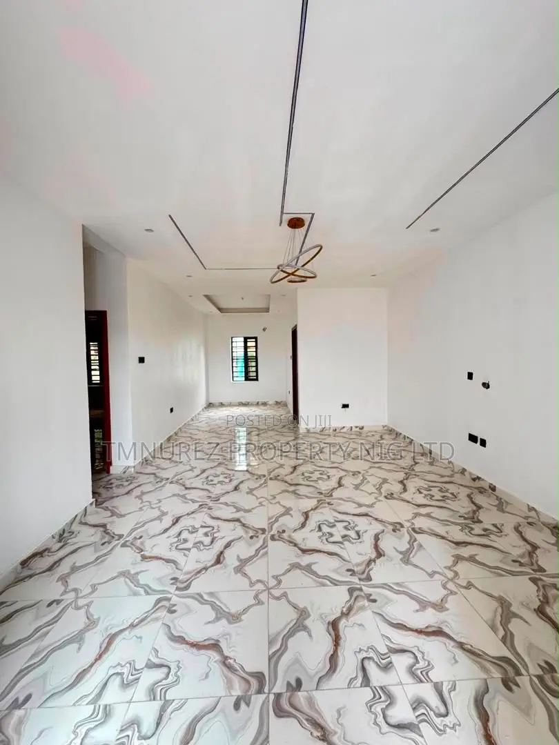 2bdrm Apartment in Surulere for sale