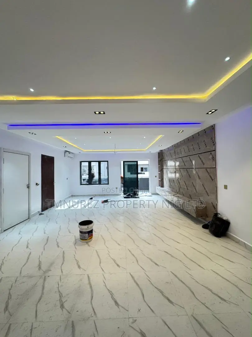 3bdrm Apartment in Surulere for sale