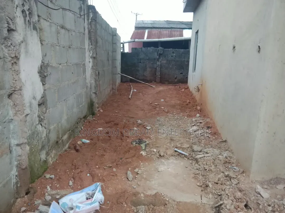 500sqm Land in an Estate Ebgeda100m C of O