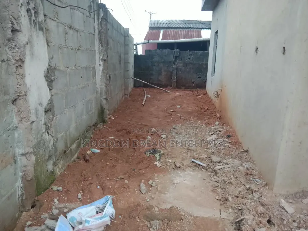 500sqm Land in an Estate Ebgeda100m C of O