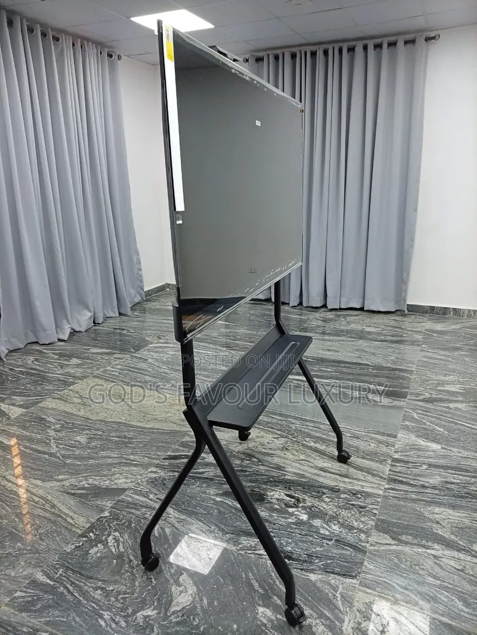Mobile TV Trolley 32 to 109 Inches.
