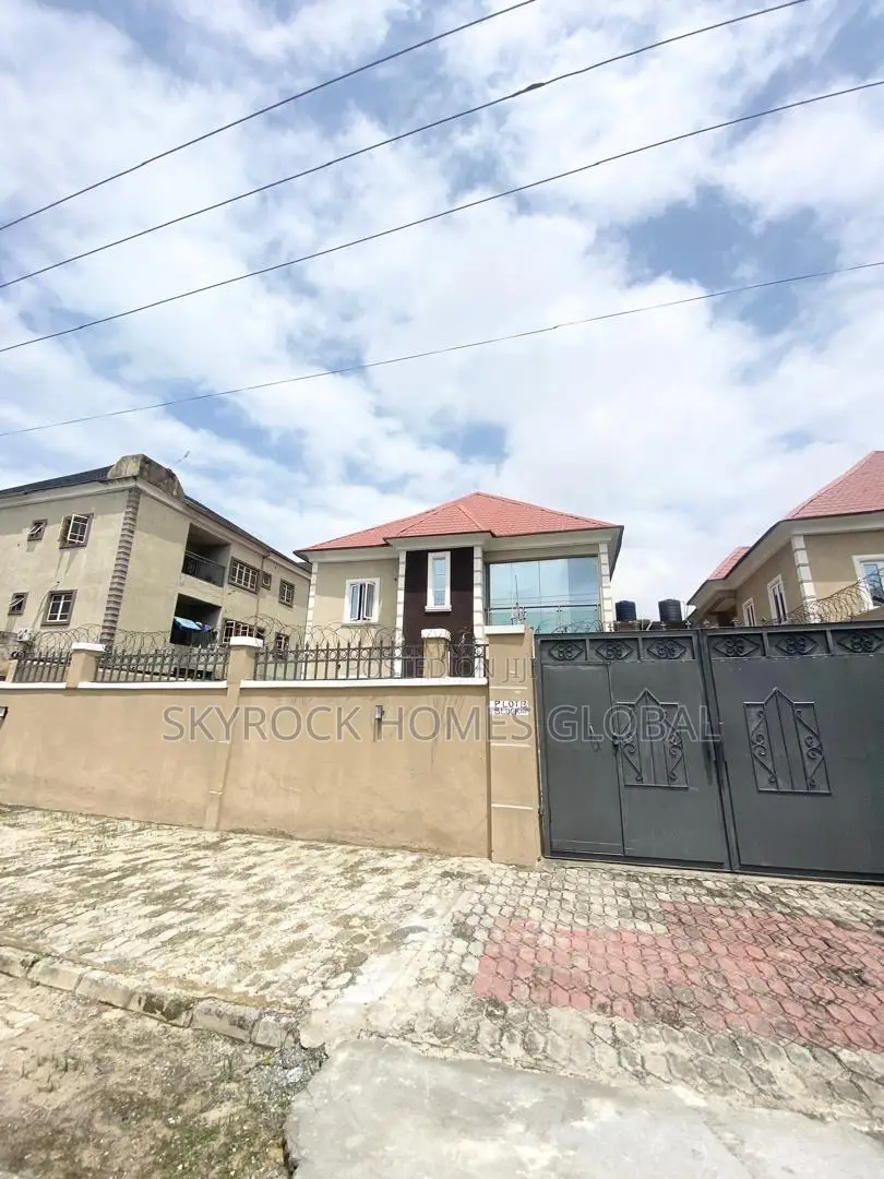 4bdrm Duplex in Lekki Phase 1 for rent