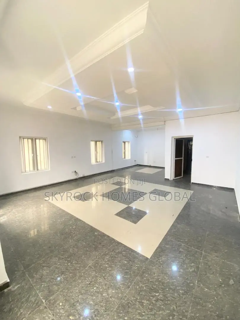 4bdrm Duplex in Lekki Phase 1 for rent
