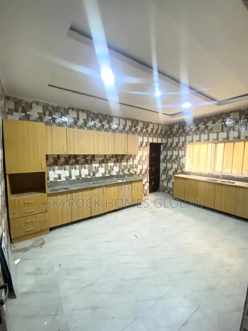 4bdrm Duplex in Lekki Phase 1 for rent