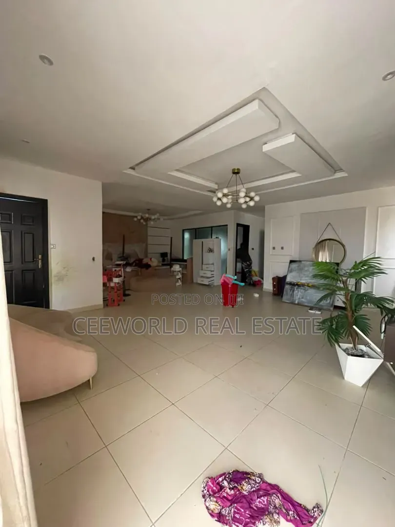 5bdrm Duplex in Oluyole Estate Blue, Bodija for rent