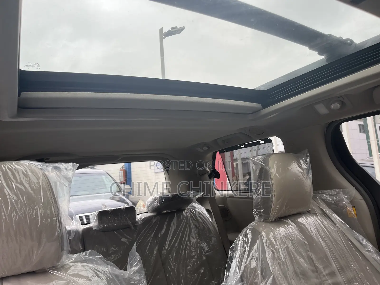 Toyota Sienna XLE 8 Passenger 2012 White