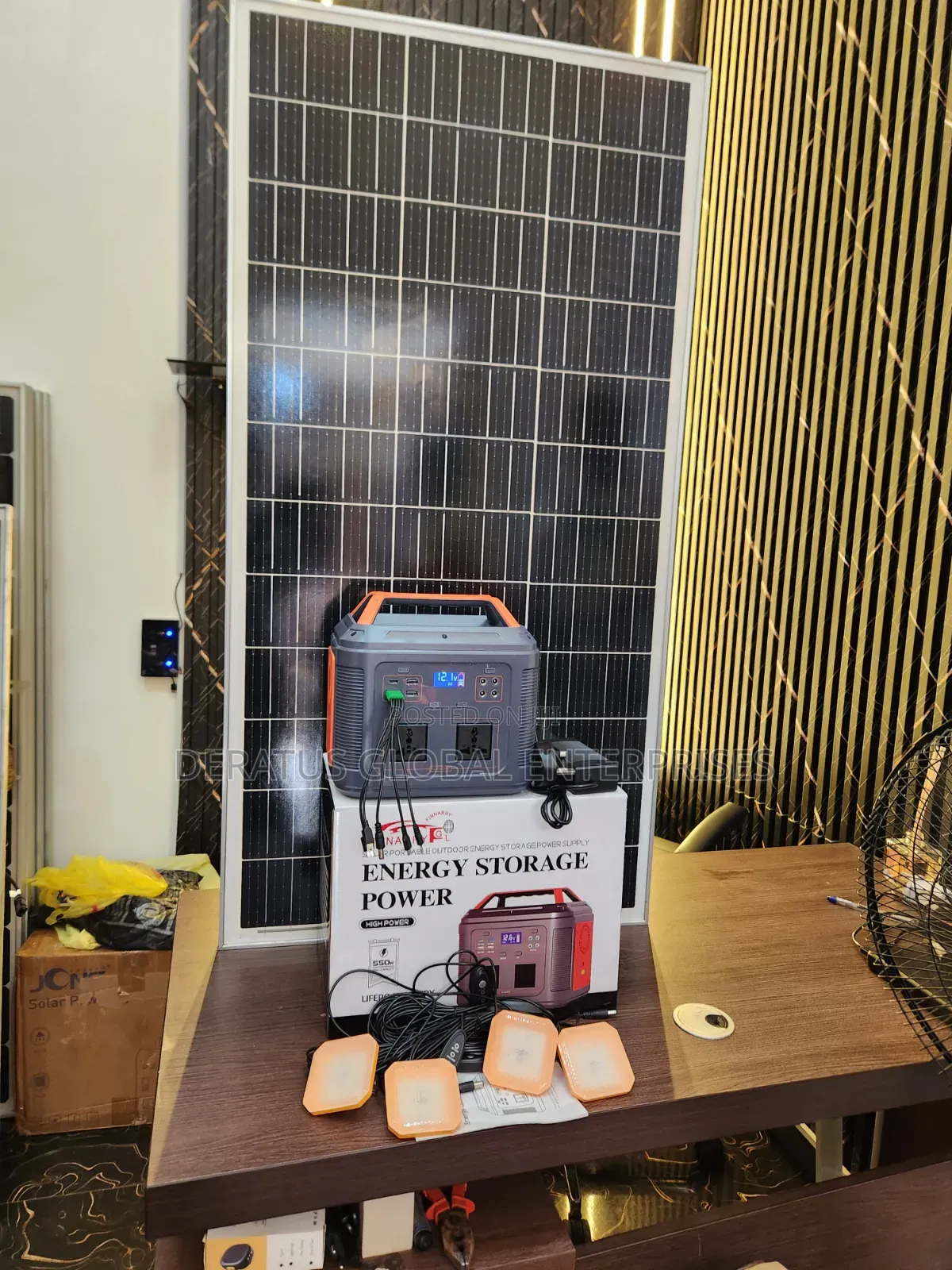 Rechargeable 550W Power Station With 150w Panel Solar Charging