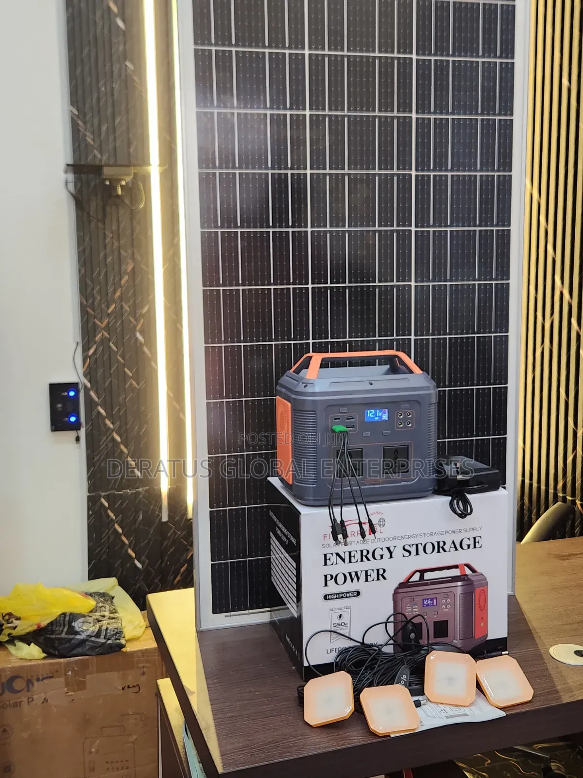 Rechargeable 550W Power Station With 150w Panel Solar Charging