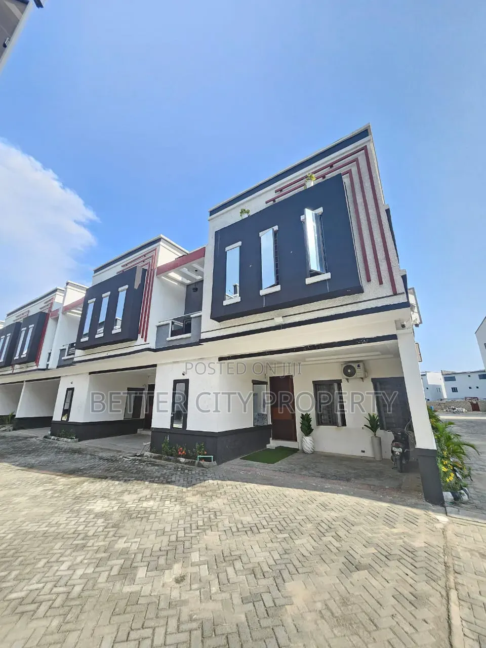 4bdrm Duplex in Beautiful Estate At for sale