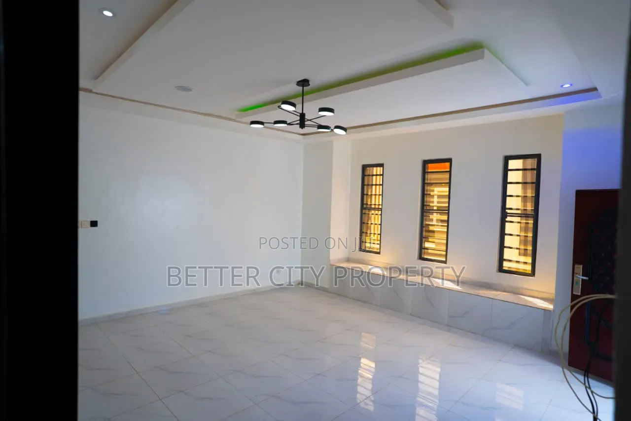4bdrm Duplex in Beautiful Estate At for sale