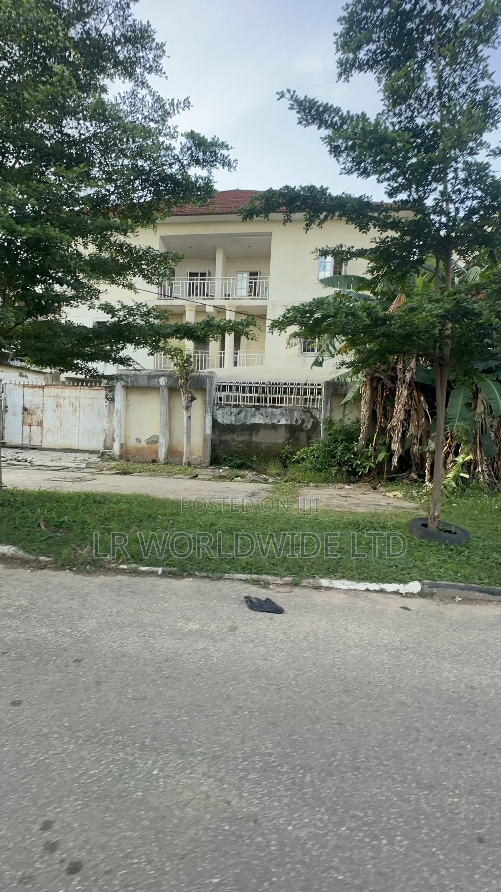 7bdrm Duplex in Garki for sale