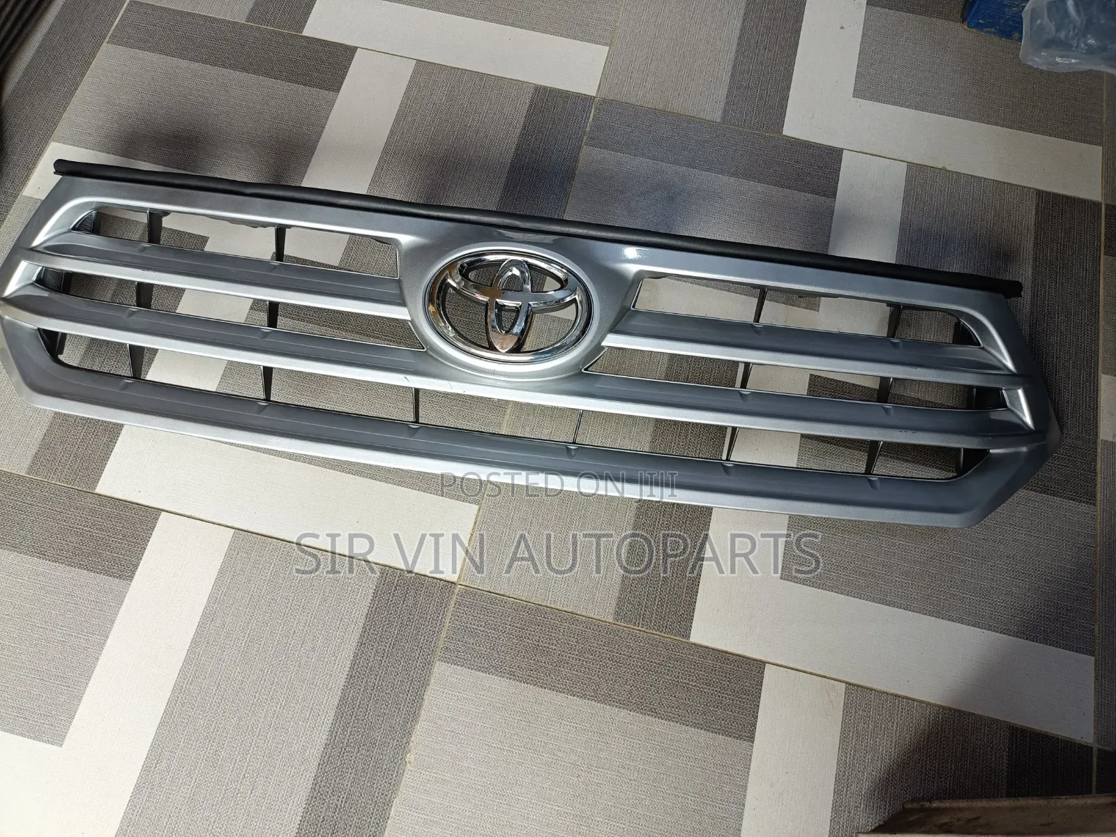 Front Grill Toyota Highlander Up and Down