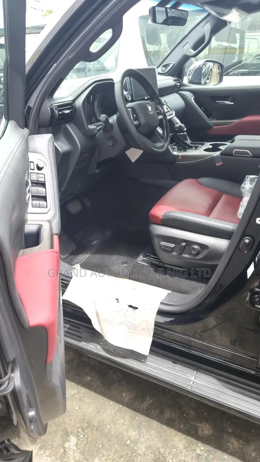 New Seat 1400 2025 Black