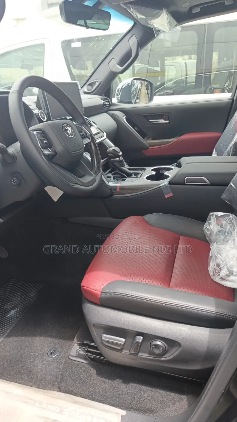 New Seat 1400 2025 Black