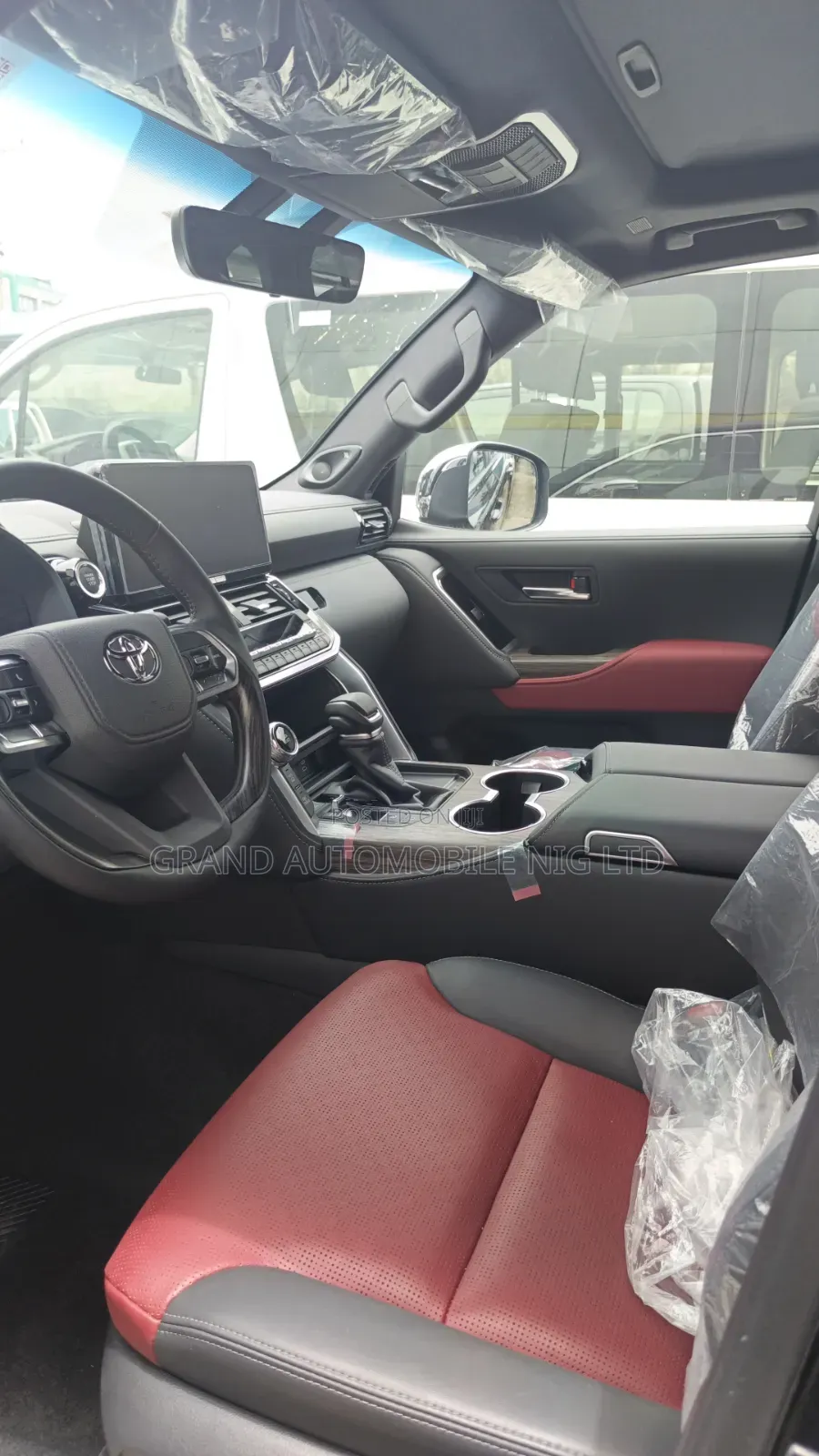 New Seat 1400 2025 Black