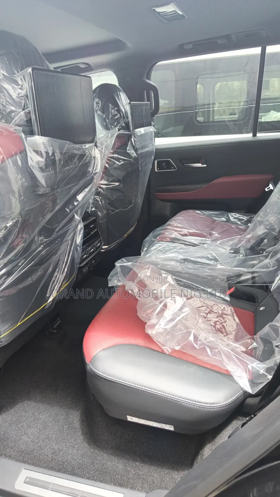 New Seat 1400 2025 Black