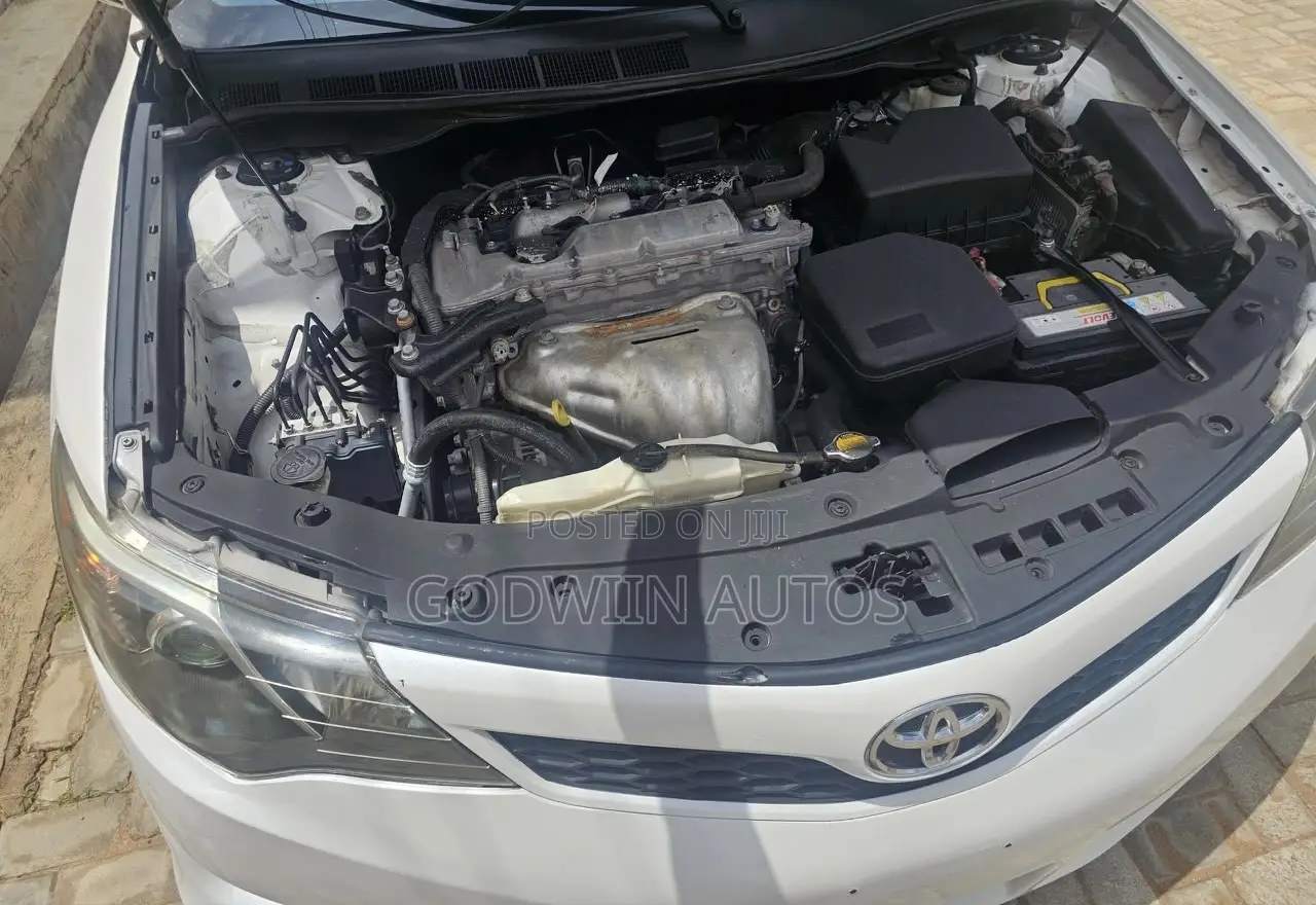 Toyota Camry SE 4dr Sedan (2.5L 4cyl 6A) 2013 White