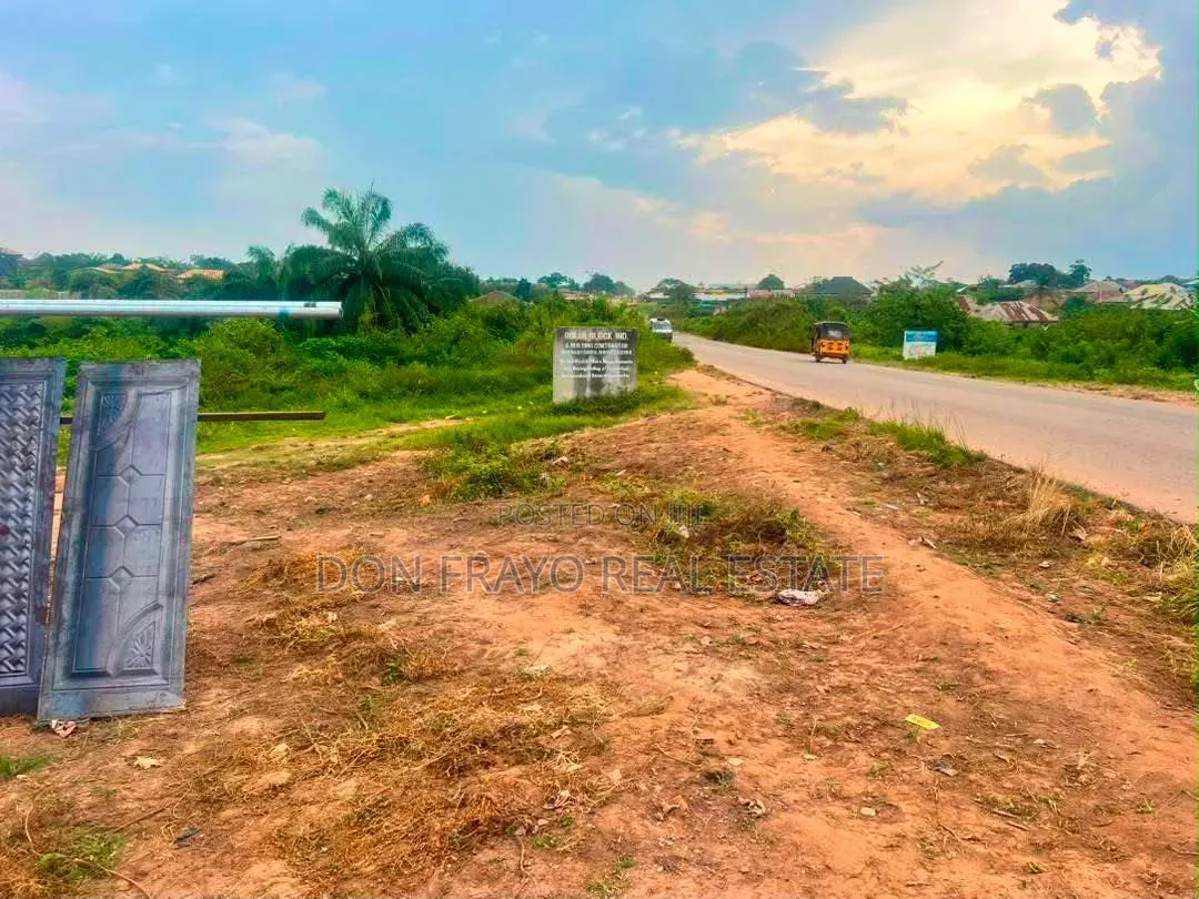 602 SQM of Commercial Land for Sale at Erunmu / Lalupon Road